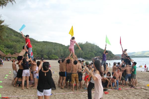 Charles Wembley tổ chức Team Building và Gala Dinner tại Nha Trang cùng Nha Trang Trẻ Travel