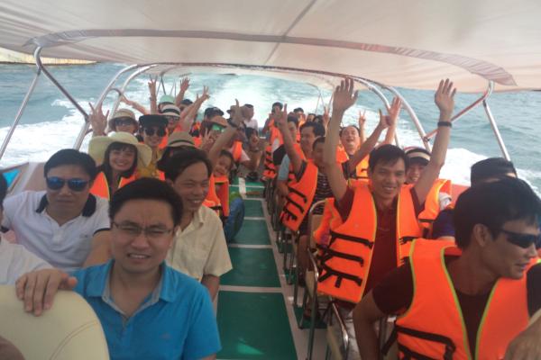 Công ty Hồng Phát kỷ niệm 15 năm thành lập với Gala Dinner và chương trình du lịch nghỉ dưỡng tại Nha Trang