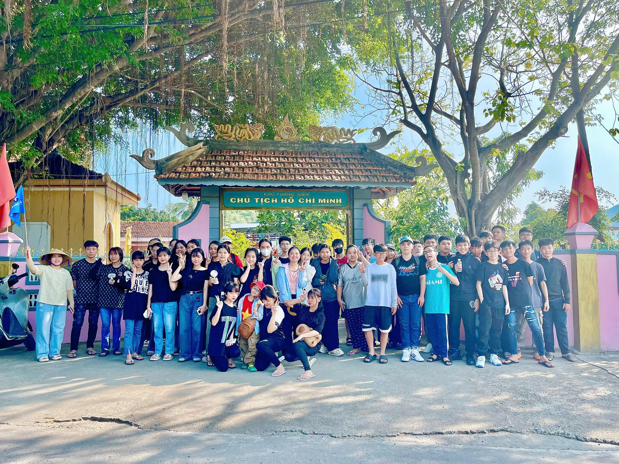 vieng-tham-nha-luu-niem-bac-ho (3)