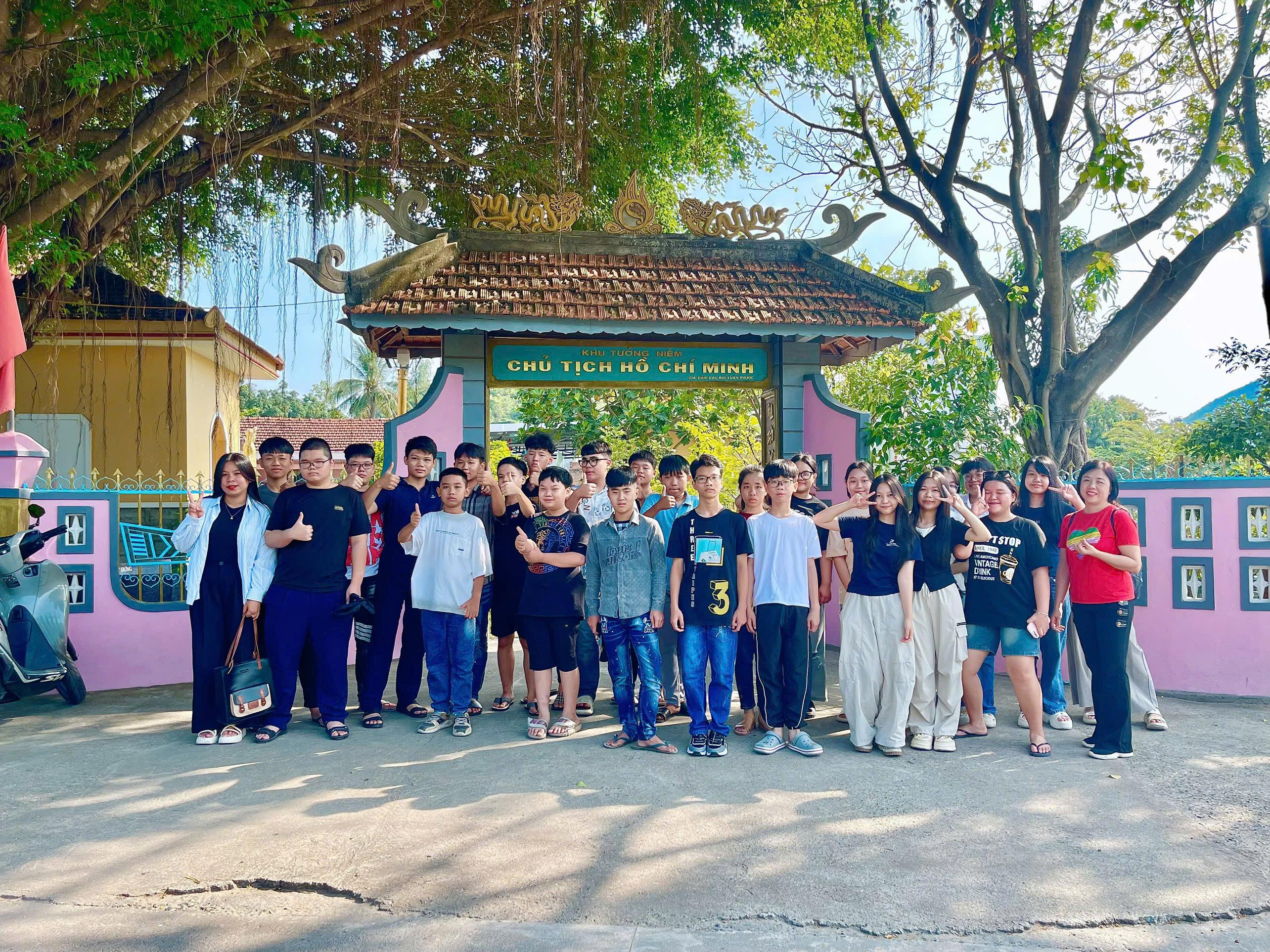 vieng-tham-nha-luu-niem-bac-ho (4)