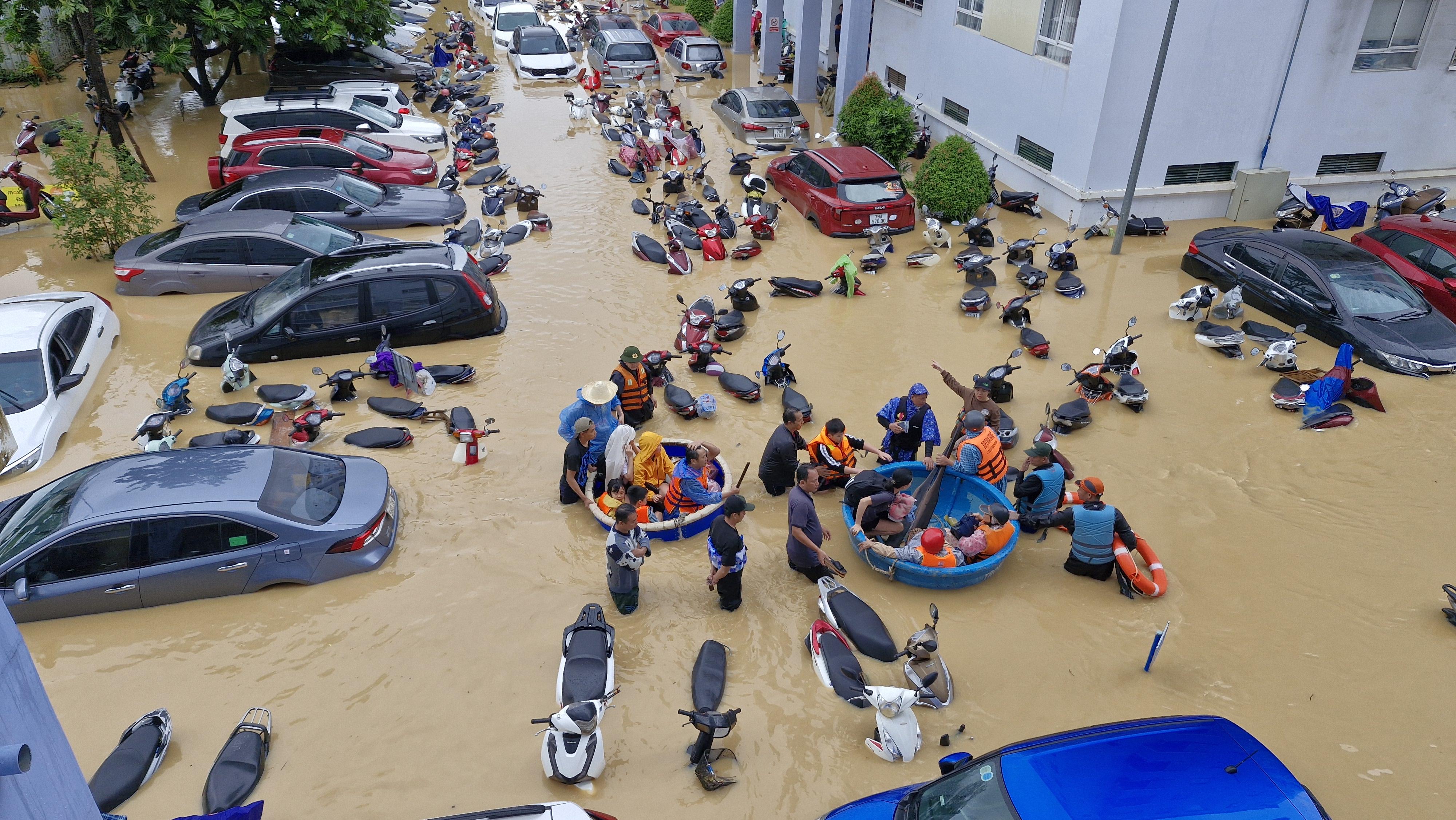 Khanh Hoa Tourism Community Supports Central Vietnam After Floods