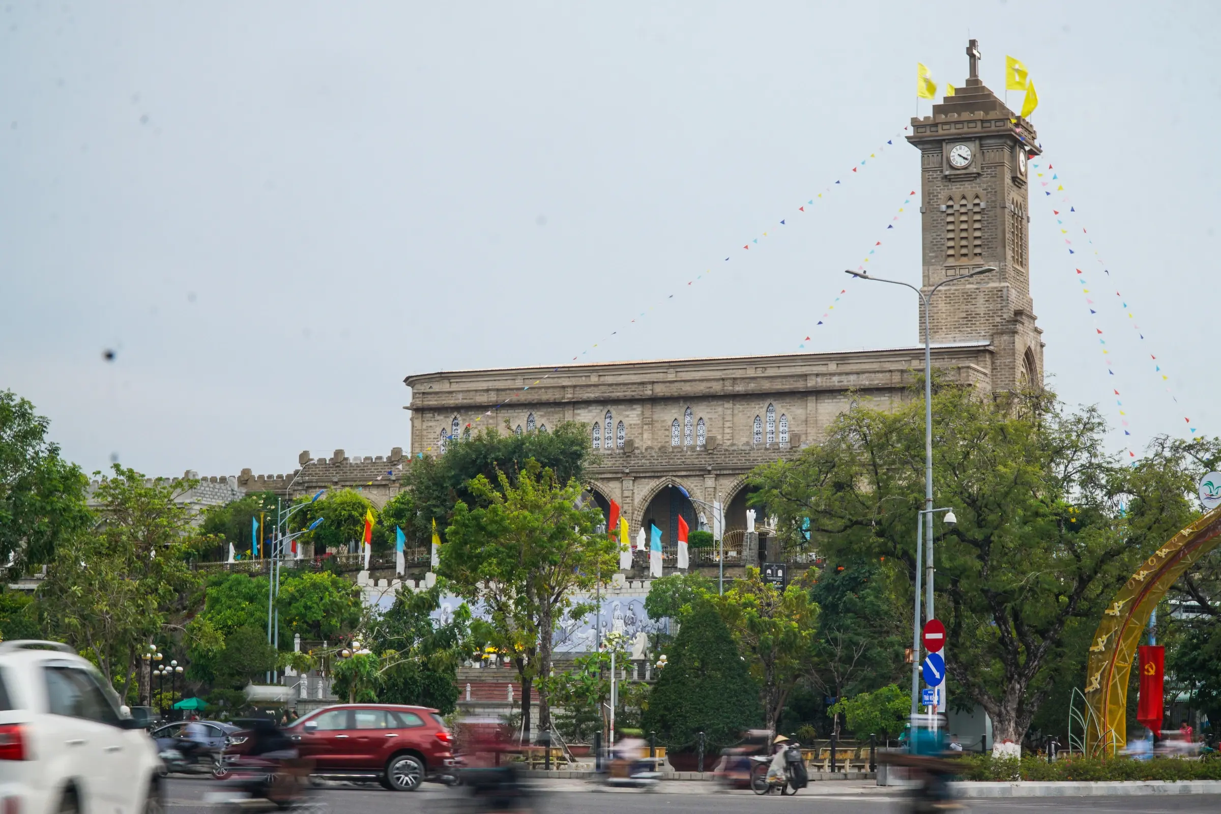 nha-tho-nui-nha-trang-xua-nay (1)