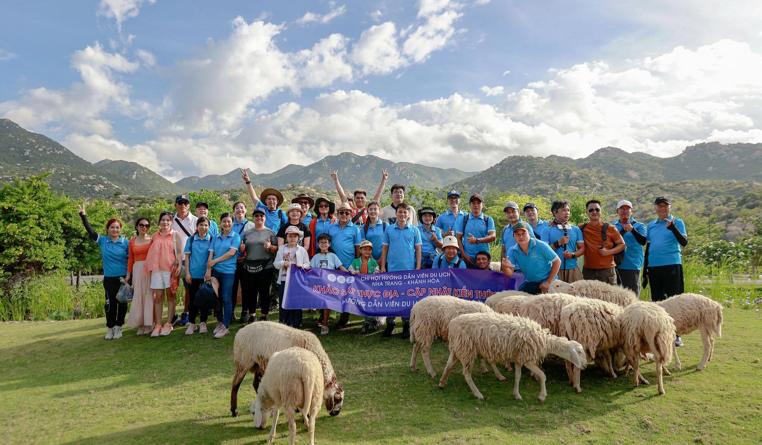 Tour khám phá Ninh Thuận, kết hợp giữa cảnh quan thiên nhiên hùng vĩ và các điểm tham quan văn hóa độc đáo.