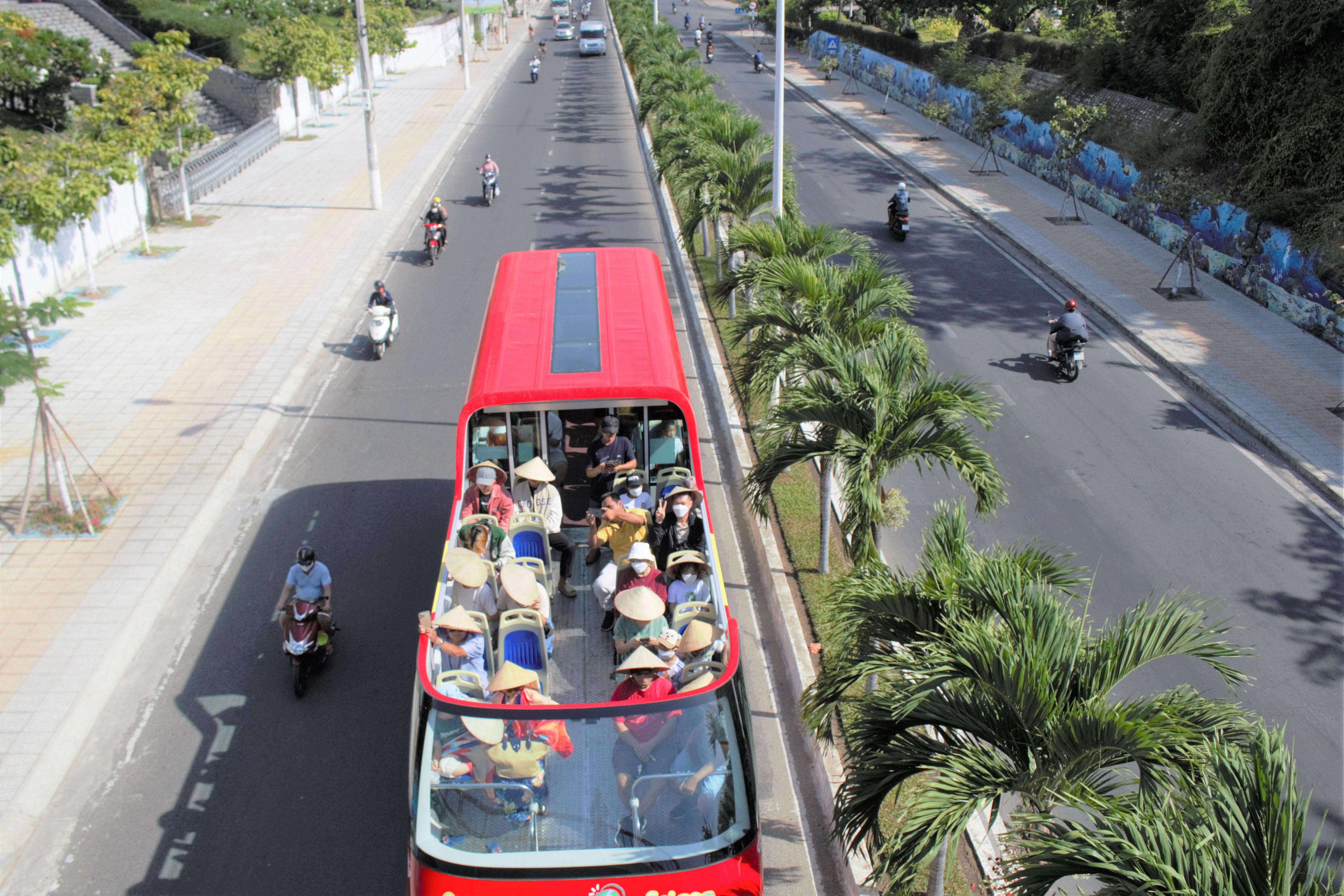 Bus 2 Tang_Moment1