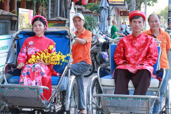 Traditional Vietnamese Ao Dai Wedding Photoshoot in Nha Trang
