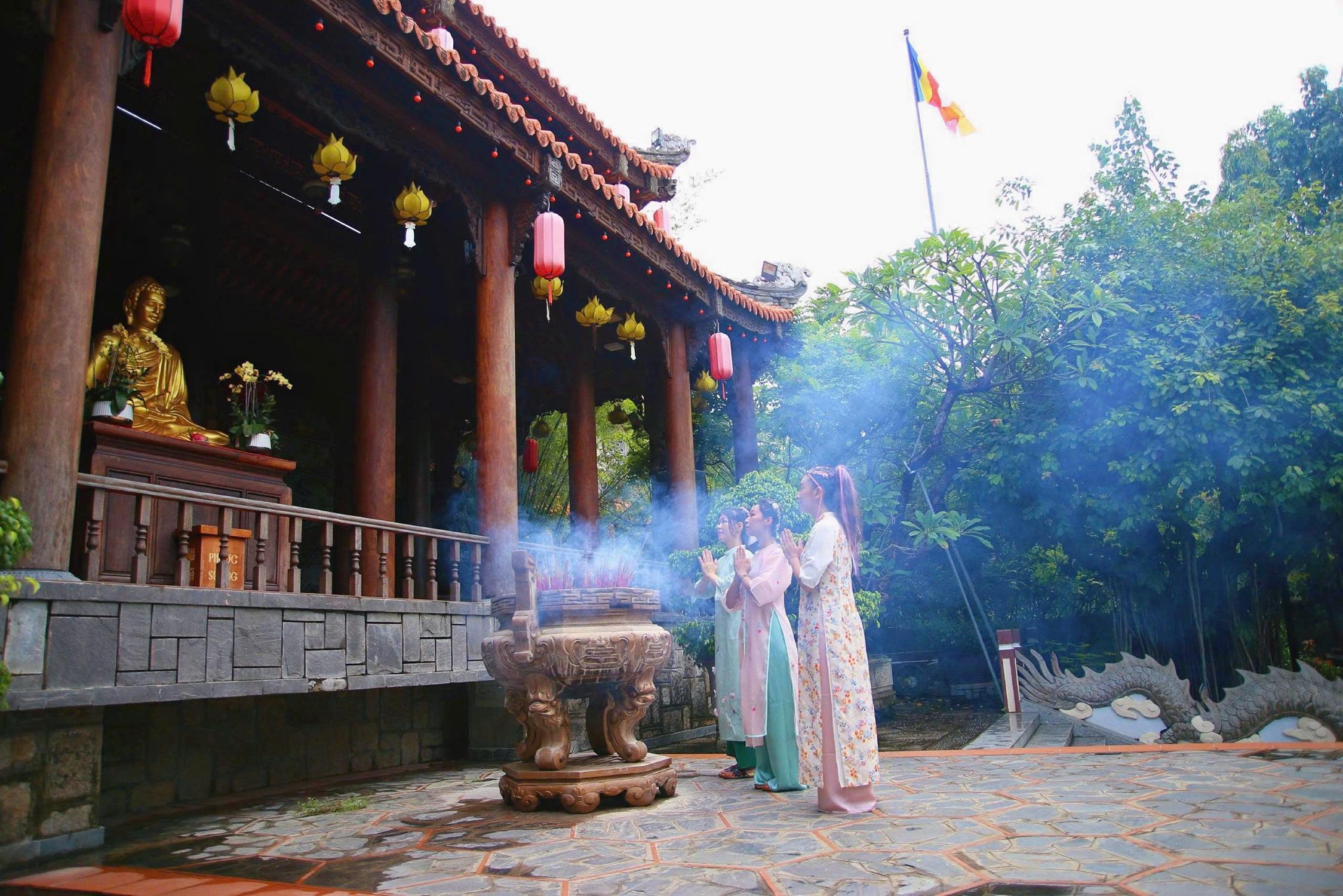 tour-trai-nghiem-van-hoa-chua-long-son (3)